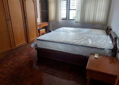 3-BR Condo at Aree Mansion near BTS Phrom Phong