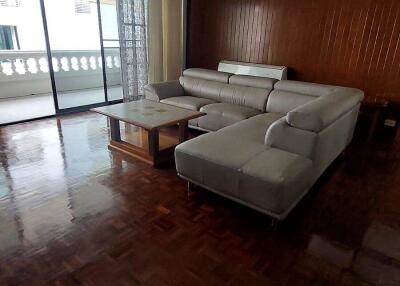 3-BR Condo at Aree Mansion near BTS Phrom Phong