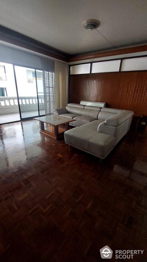 3-BR Condo at Aree Mansion near BTS Phrom Phong