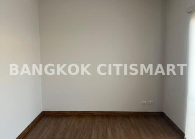 Townhouse at Baan Klang Muang Srinakarin-Onnut for rent