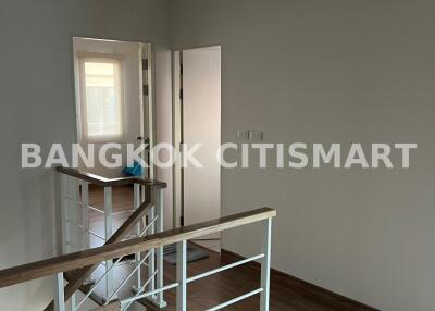 Townhouse at Baan Klang Muang Srinakarin-Onnut for rent