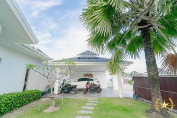 Falcon Hill pool villa in soi 102 Hua Hin for sale