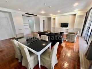 3 Bedrooms Fully Furnished Apartment Phaholyothin-Ari with big balcony