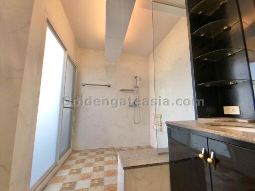 Newly Renovated Big 2 Bedrooms Condo - Sukhumvit 26