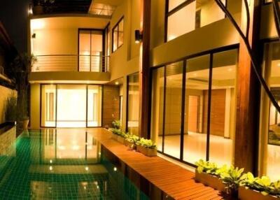 House 4 bedrooms with pool for rent in Thong Lor