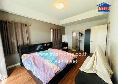 Spacious bedroom with modern furnishings