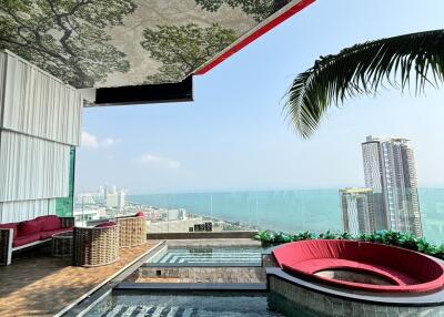 Luxury apartment with balcony pool and ocean view
