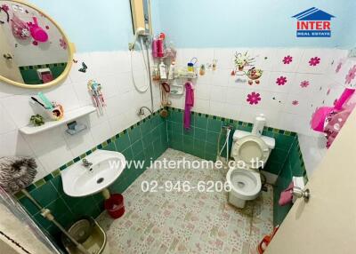 Bathroom with colorful decor and tiles