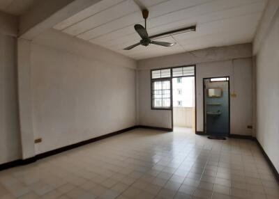 Empty living room with tiled floor and ceiling fan