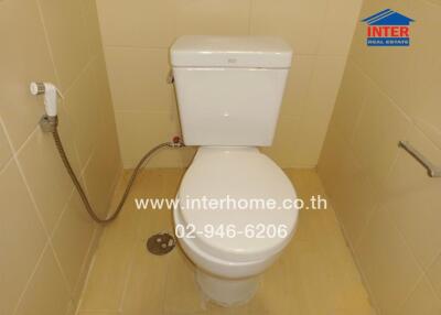 Bathroom with toilet and bidet spray