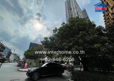 Street view with buildings and a car