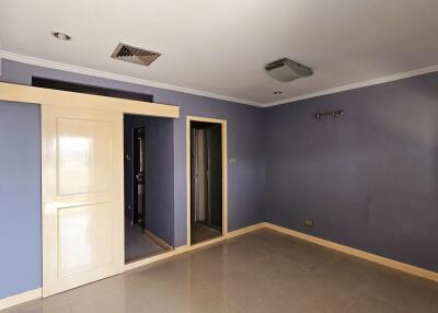 Empty bedroom with sliding door and blue walls