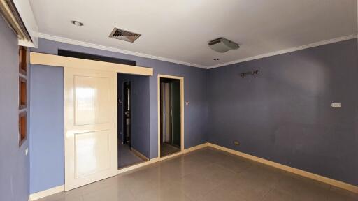 Empty bedroom with sliding door and blue walls