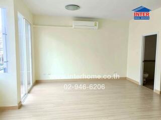 Main living area with wood flooring and air conditioning