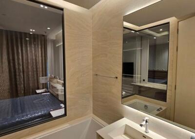 Bathroom with a modern design featuring a bathtub and large mirror