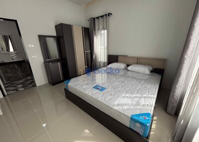 3 Bedrooms House in Ratanakorn Village 17 East Pattaya H011691