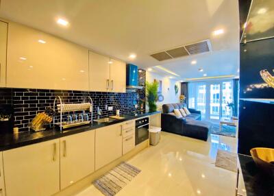 2 Bedrooms Condo in Grand Avenue Central Pattaya C009803