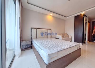 Studio Condo in Club Royal Wongamat C011689