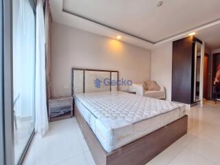 Studio Condo in Club Royal Wongamat C011689