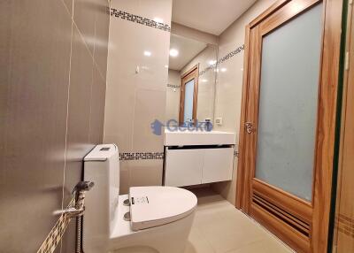 Studio Condo in Club Royal Wongamat C011689