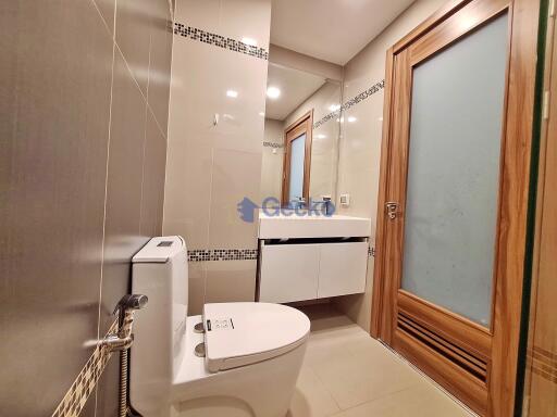 Studio Condo in Club Royal Wongamat C011689