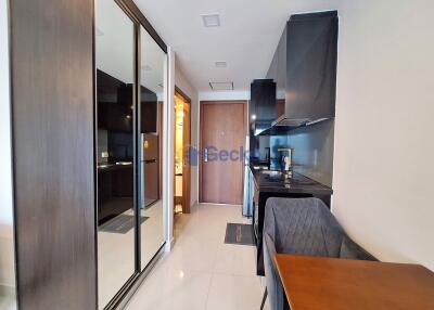 Studio Condo in Club Royal Wongamat C011689