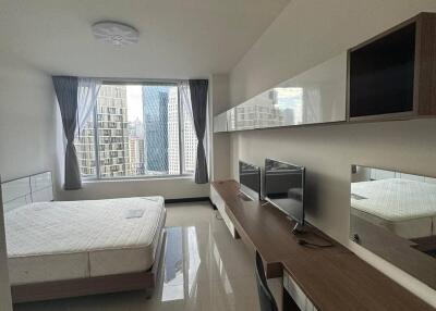 2-BR Condo at All Seasons Mansion Condominium near BTS Phloen Chit