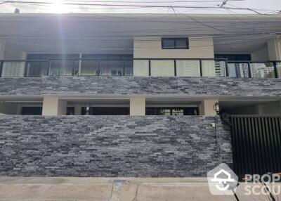 6-BR Townhouse at New Renovate Townhouse In Sukhumvit 26 near BTS Phrom Phong