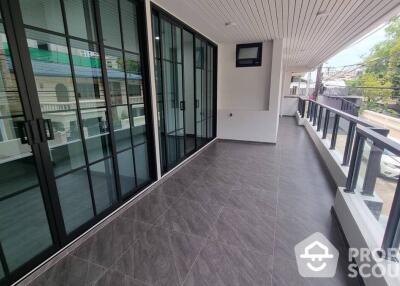 6-BR Townhouse at New Renovate Townhouse In Sukhumvit 26 near BTS Phrom Phong