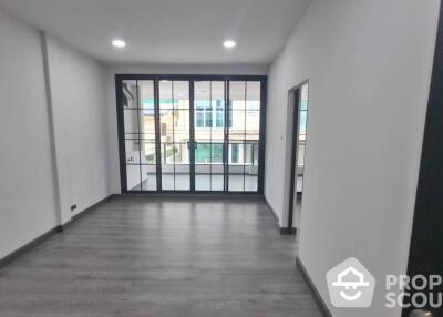 6-BR Townhouse at New 6 Bedroom House Near Bts Prompong near BTS Phrom Phong