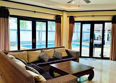Modern Villa 3 Bedrooms in Rawai For Rent