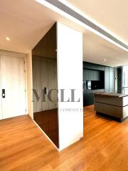 Modern kitchen with island counter and wooden flooring