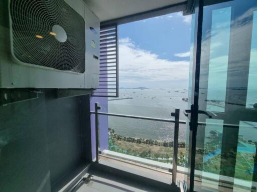 Balcony with a view of the ocean