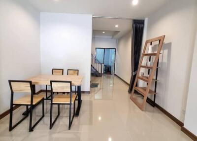 Townhome for rent in Santitham area near the moat