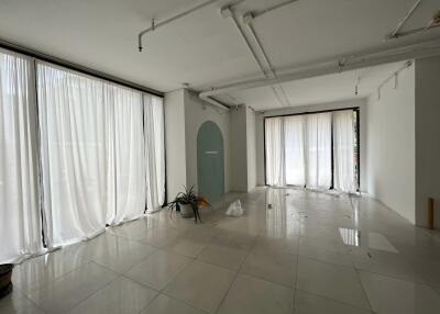 Commercial/Shophouse for Rent in Prompong