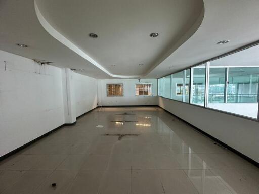 For Sale and Rent Pathum Thani Car Showroom Lam Luk Ka