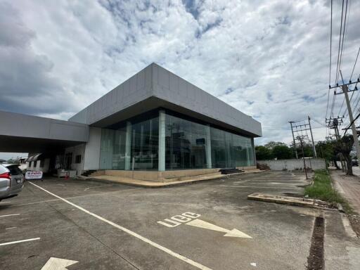 For Sale and Rent Pathum Thani Car Showroom Lam Luk Ka