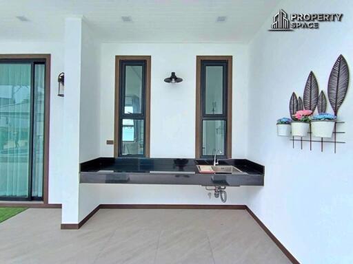 5 Bedroom Pool Villa In Near Phoenix Gold Golf & Country Club Pattaya For Rent