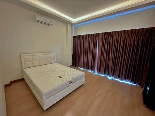 Spacious and modern bedroom with a large bed and elegant lighting