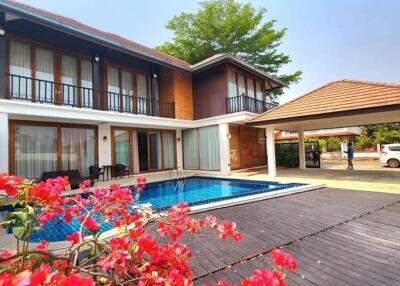 Luxury Pool Villa Thai-Style for Rent/Sale in San Phranet