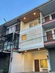 Townhouse for Rent in Mae Hia,  Mueang Chiang Mai