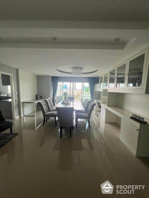 3-BR Condo at Regent On The Park 3 Condominium near MRT Phetchaburi