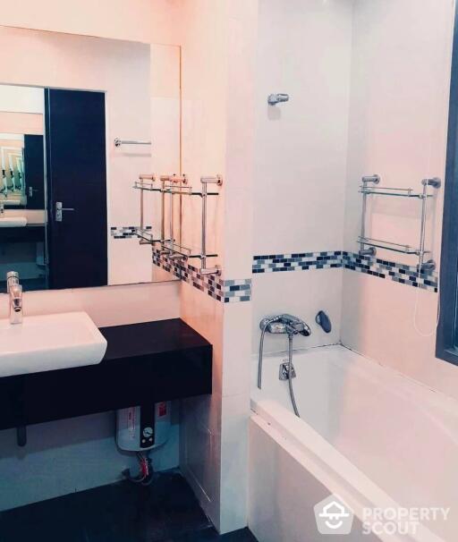 1-BR Condo at Ideo Q Phayathai near BTS Phaya Thai