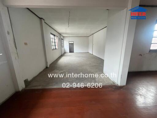 Spacious room with concrete floor