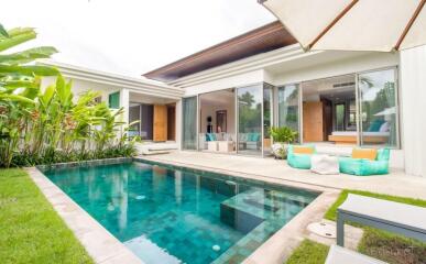 Modern house with pool view
