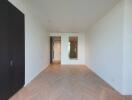 Spacious Living Room with Wood Flooring and Mirror