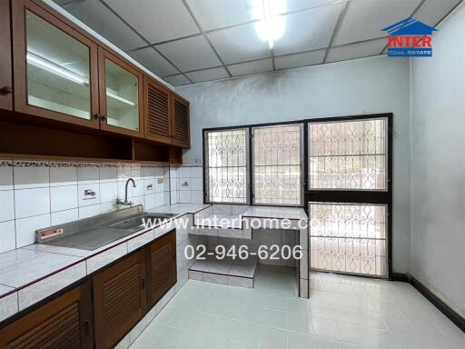 Kitchen with large windows and upper cabinets