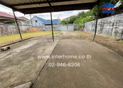 Outdoor area with concrete pavement and shelter