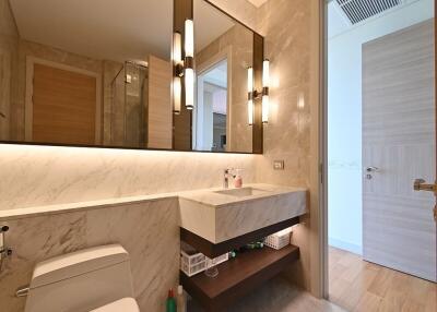 Modern bathroom with a large mirror and stylish lighting