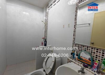 Bathroom with toilet, shower, sink and mirrors